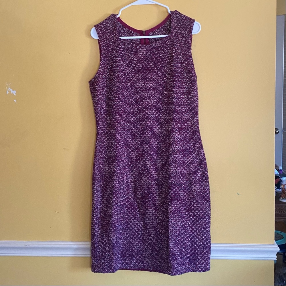 St John Sleeveless Knit Boucher Dress. Size 8